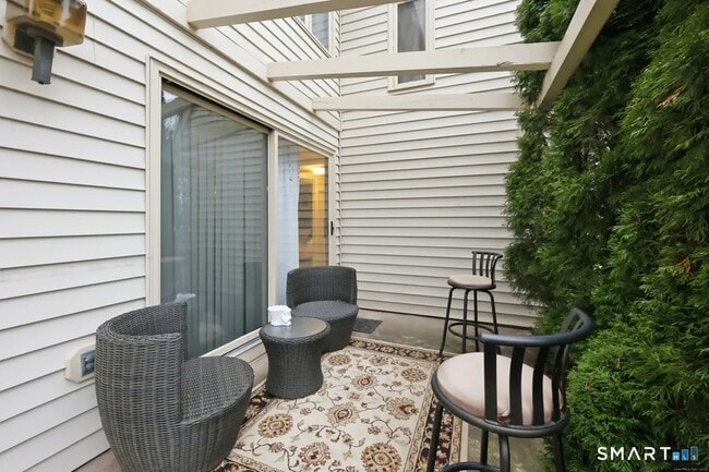 Building Photo - 46 Little Oak Ln