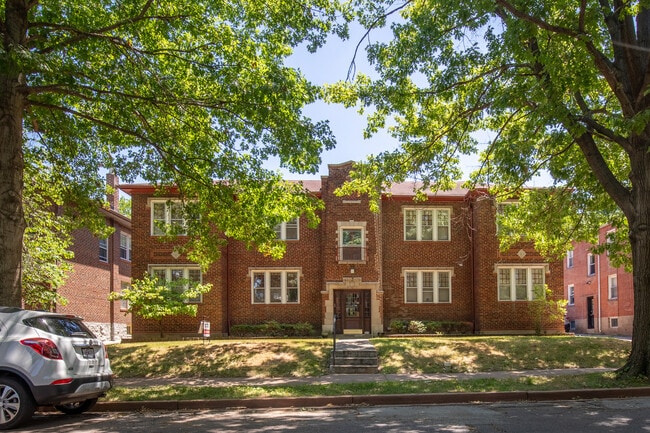 Building Photo - 7234 Amherst Ave