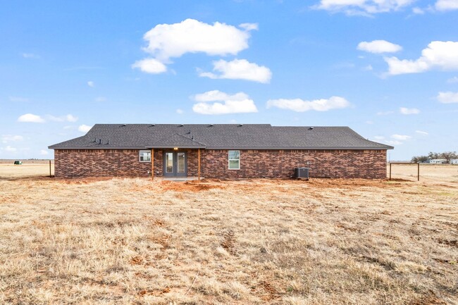 Building Photo - Country Living In Idalou ISD!