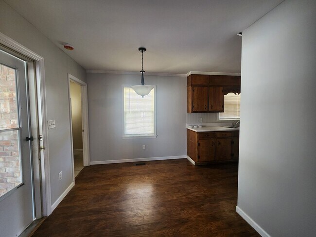 Building Photo - 3 Bedroom 2 Bath home in Newnan, GA Large Wooded Lot - Rural Setting