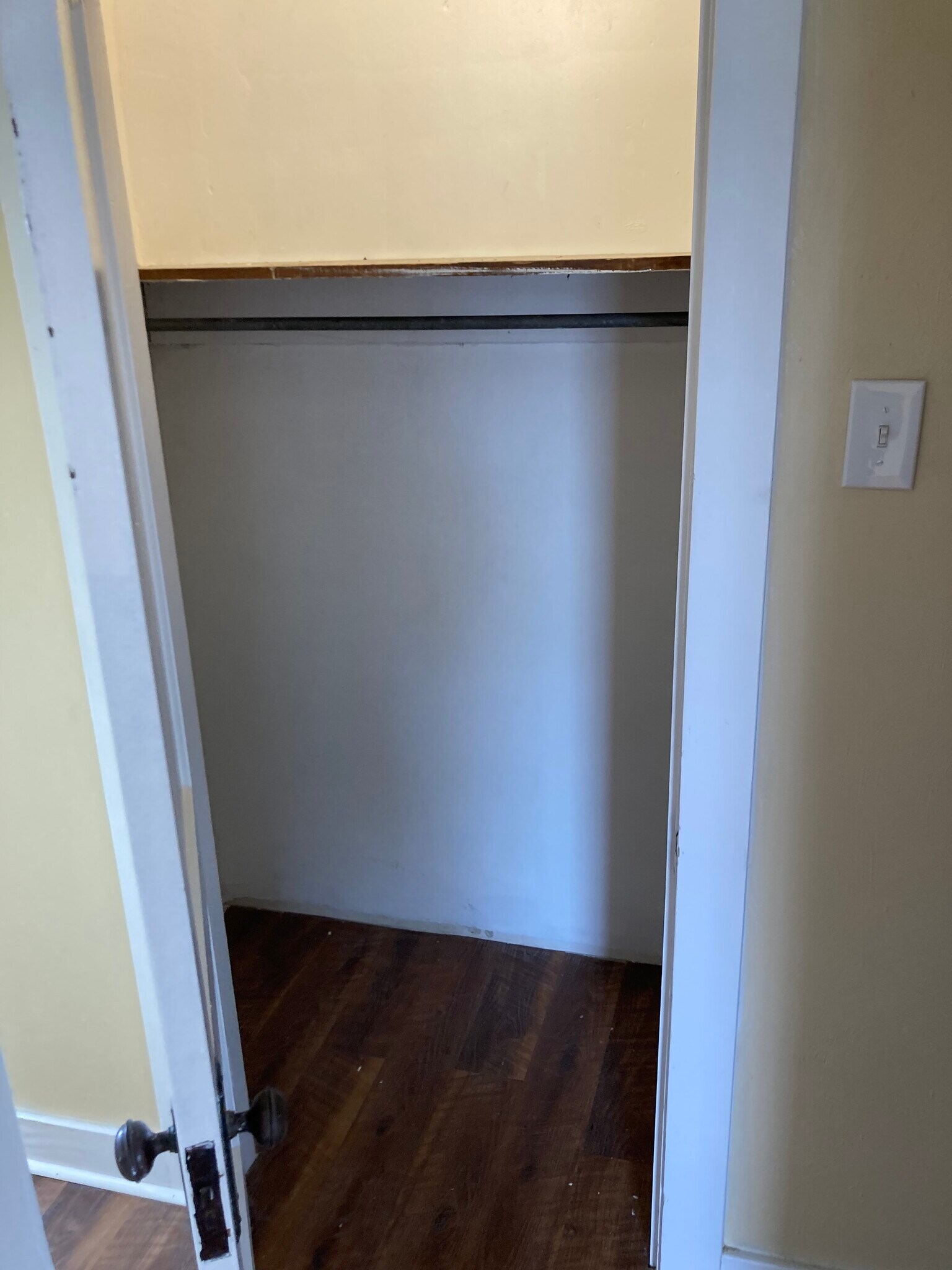 Building Photo - 240 W Hallam Ave