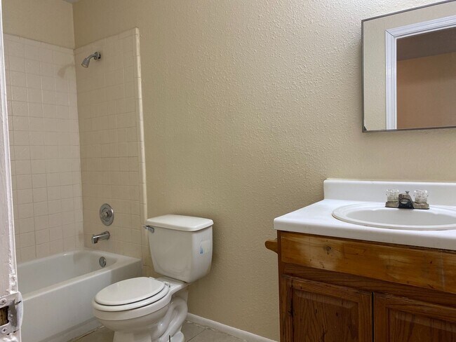 Building Photo - 7545 Windsor Oaks