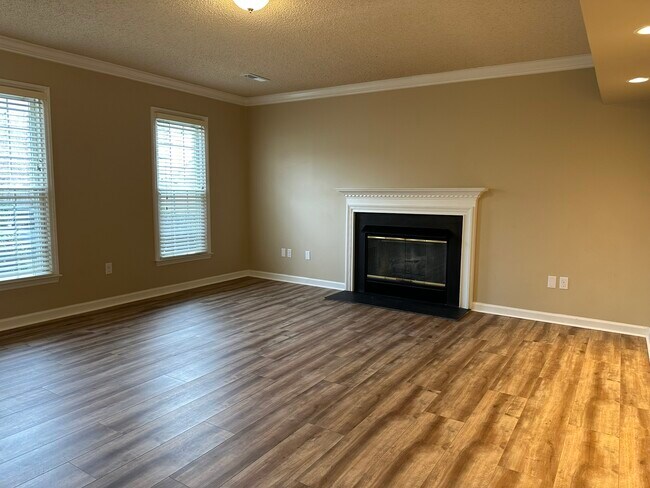 Building Photo - 328 Brookside Ct