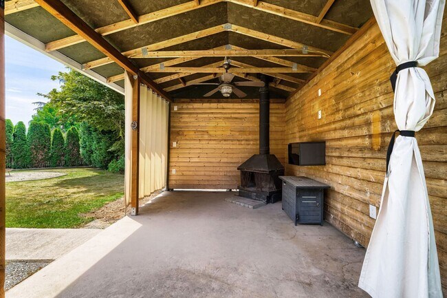 Building Photo - 4bd/2.75ba Renton Home