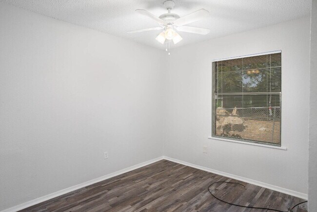 Building Photo - Close to downtown Ft. Worth