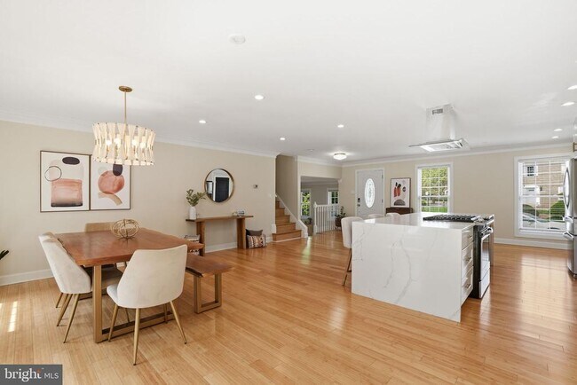 Building Photo - 510 Moat Way