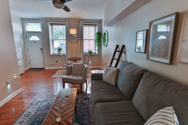 Building Photo - Beautiful 3 Bedroom on Vine St