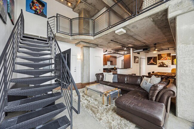 Primary Photo - 2000 Bagby St