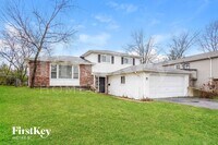 Building Photo - 660 Sullivan Ln