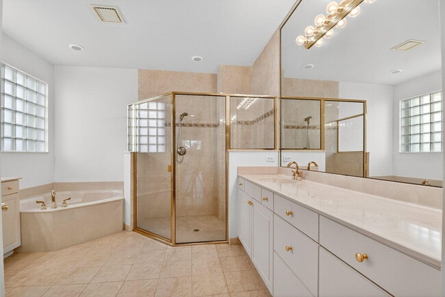 Building Photo - 7145 Veneto Dr