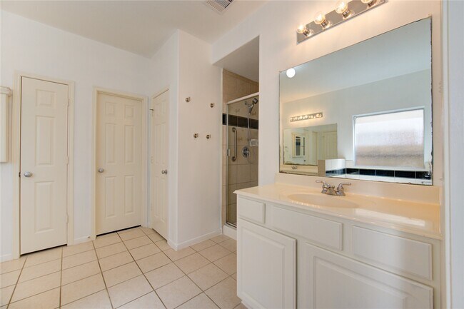 Building Photo - 7323 Sunset Bend Ln