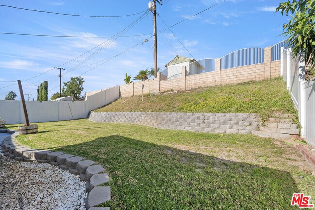 Building Photo - 19619 Ermine St