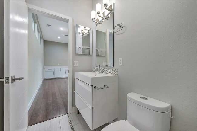 Building Photo - Modern Elegance & Effortless Style l 4BR Santa Clara Home