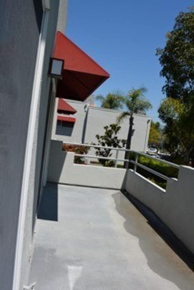 Building Photo - BEAUTIFUL "HILLCREST VILLAGE"  CONDOMINIUM...