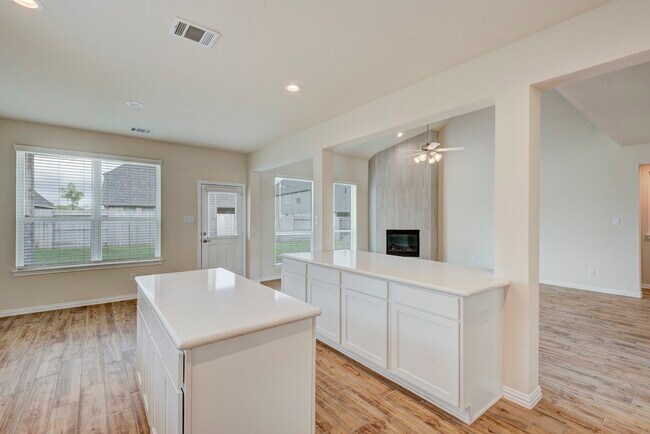 Building Photo - 173 Dina Ln