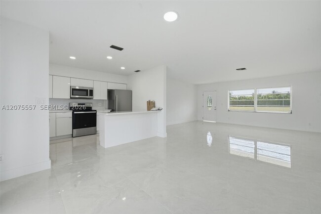 Building Photo - 11000 NW 21st Ct