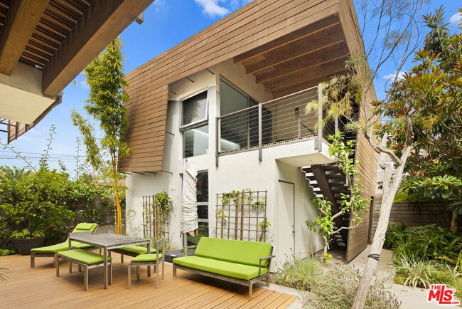 Building Photo - 710 Milwood Ave