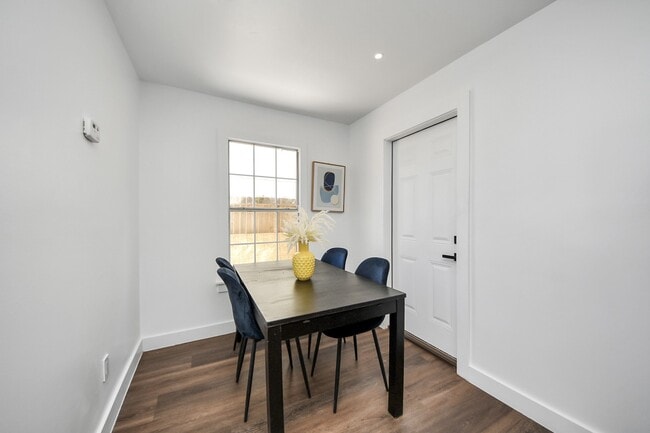 Building Photo - 4215 Eli St