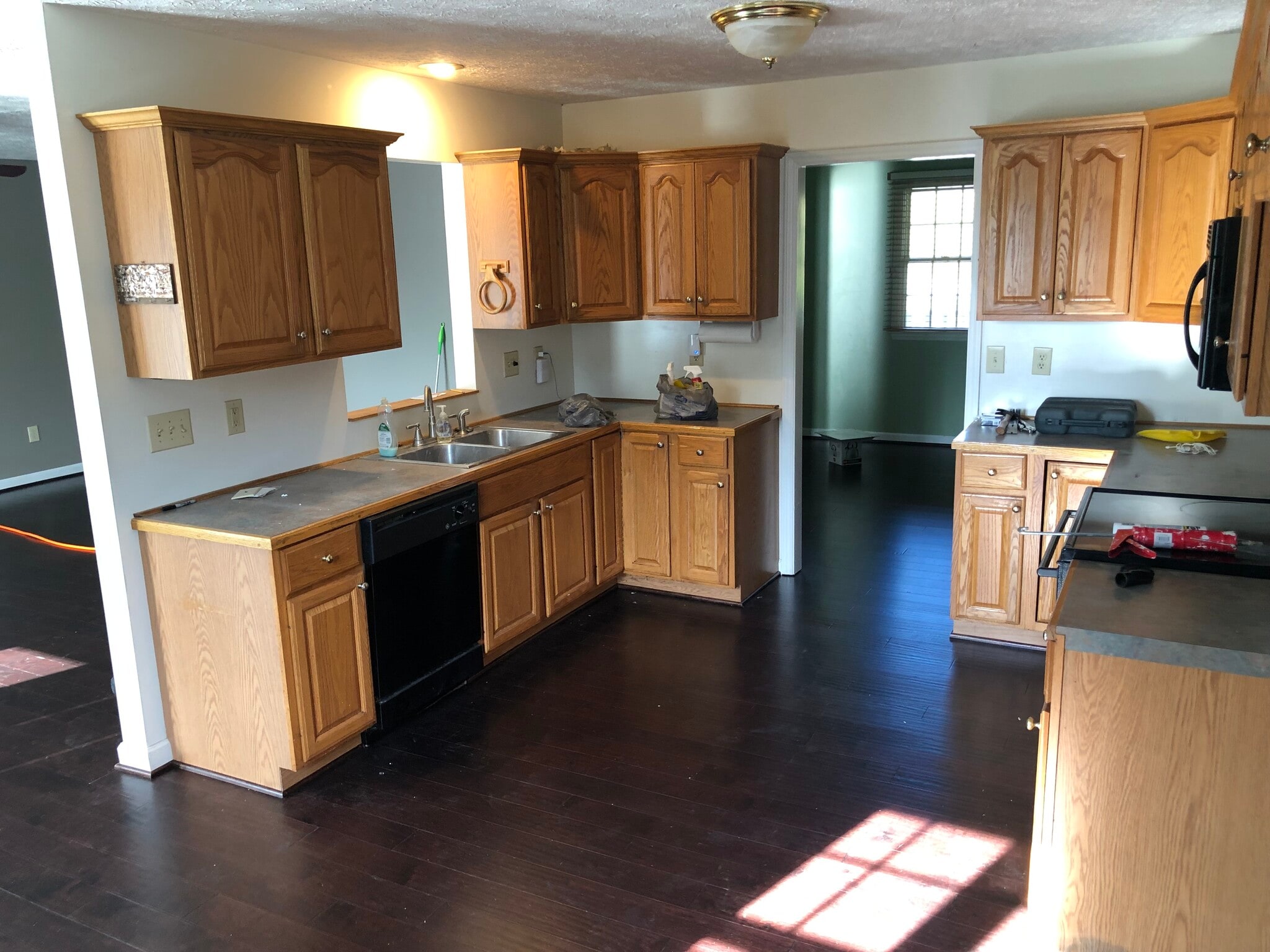 Building Photo - 251 Rembrandt Dr