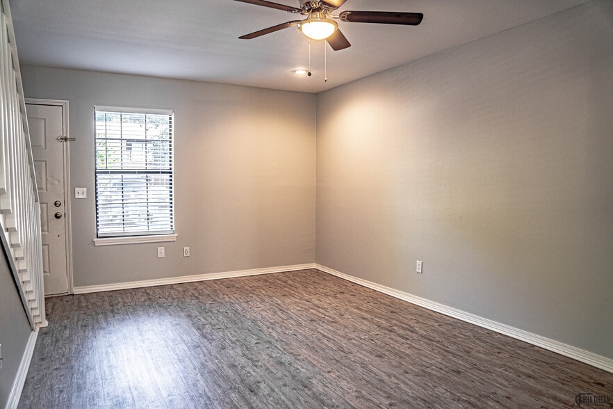 Building Photo - 1370 Oakland Ave