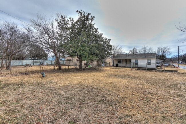 Building Photo - Welcome to the Bethany 2 Bedroom, a charmi...
