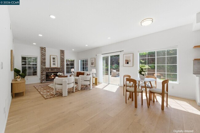 Building Photo - 601 Ambience Way