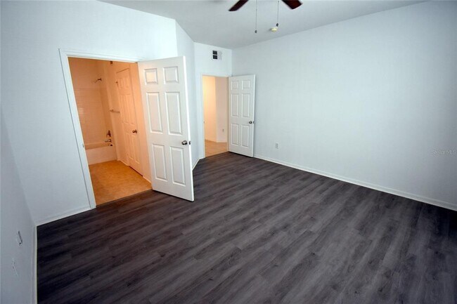 Building Photo - 2000 Erving Cir