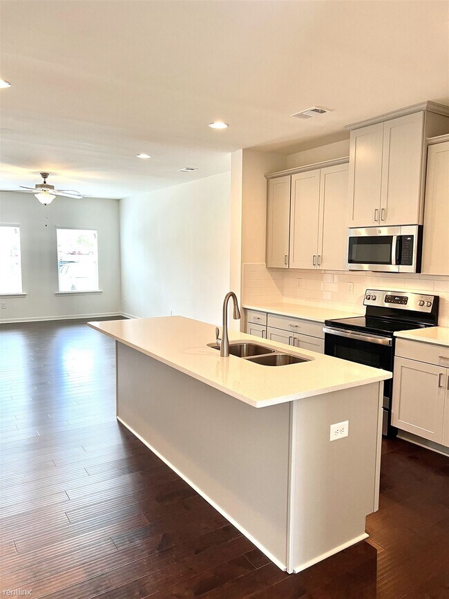 Building Photo - 2 br, 2.5 bath Townhome - 911 Ambient Way