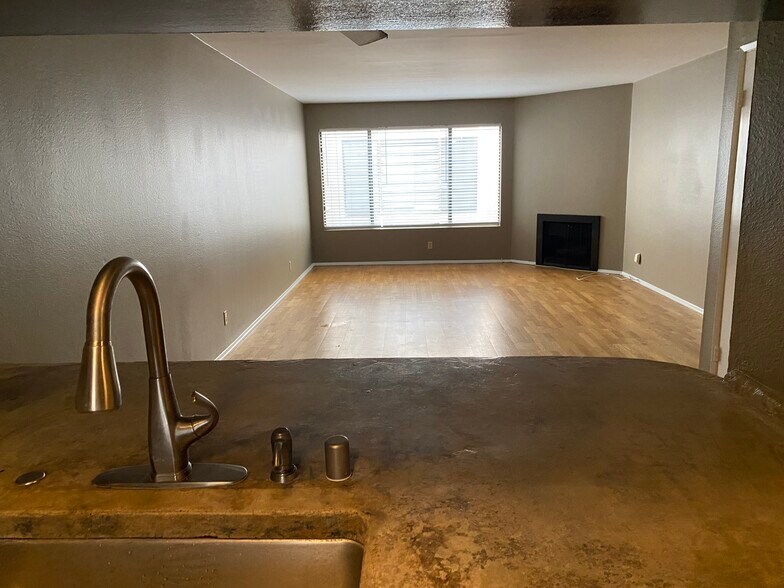 Building Photo - 4125 Inglewood Blvd