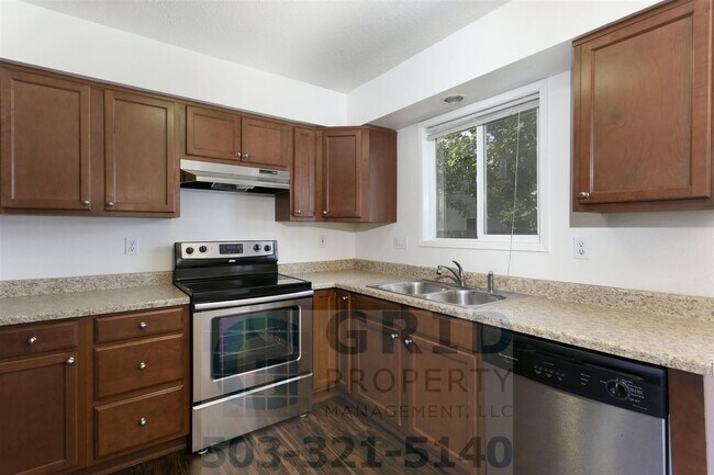 Building Photo - GPM639 - 2801-2803 SE 125th Avenue (T1)