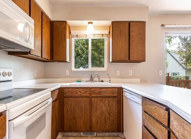 Building Photo - 6631 S 1460 W