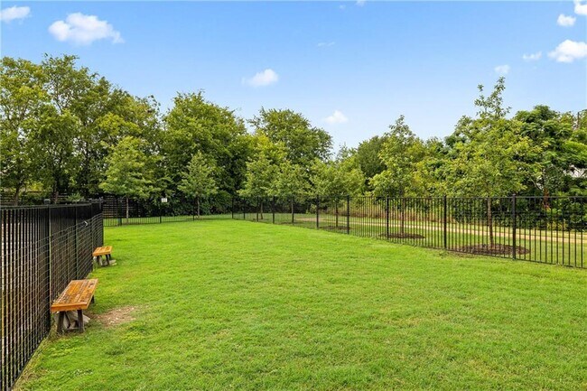 Building Photo - 2624 Metcalfe Rd