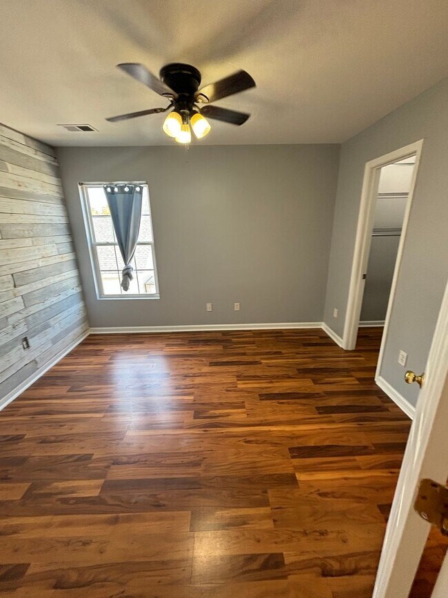 Building Photo - 4897 Southgate Pkwy