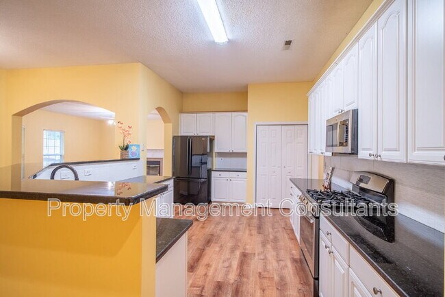 Building Photo - 216 Horseshoe Bend N