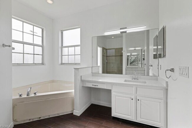 Building Photo - 2800 Amberwood Ln