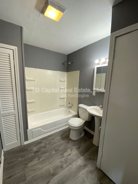 Building Photo - 8 Briarcliff Dr