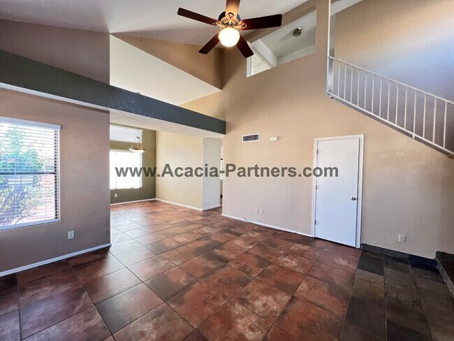 Building Photo - NW Three Bedroom/ 2 1/2 Bath Home