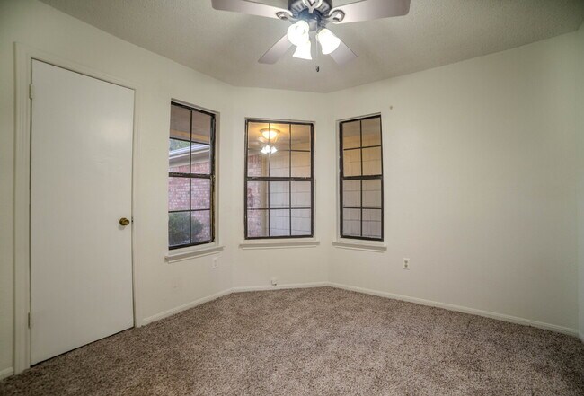 Building Photo - For Lease – Charming 3 Bedroom, 2 Bathroom...