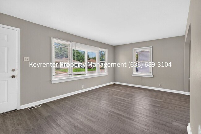 Building Photo - Charming Rehabbed 2-Bedroom Home