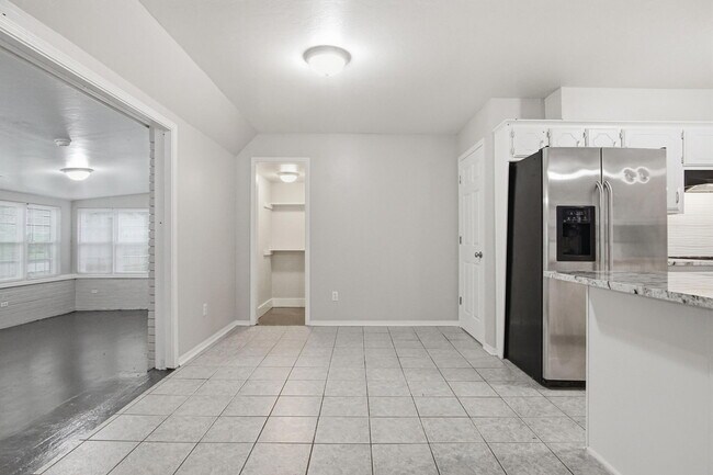 Building Photo - 3717 N Eagle Ln