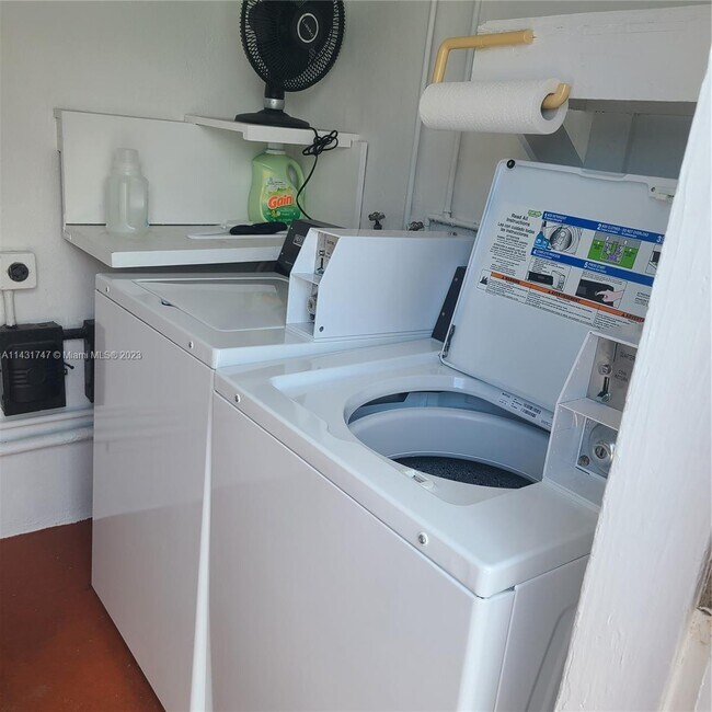 Building Photo - 180 Isle of Venice Dr