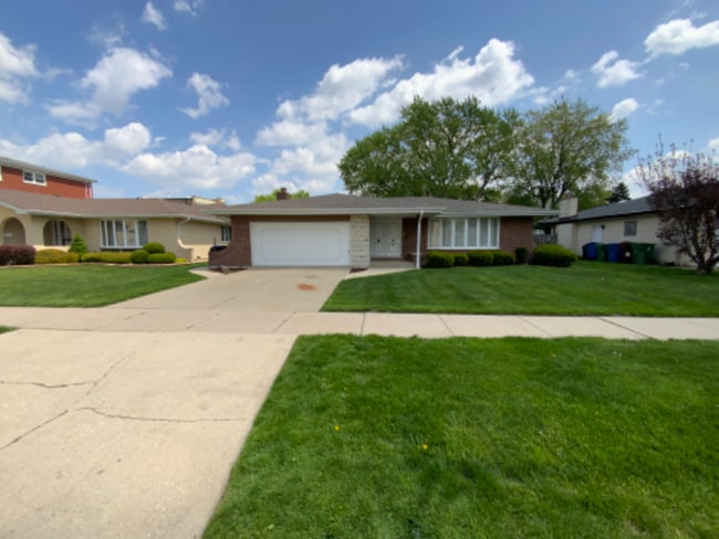 Building Photo - 9529 S Kolin Ave