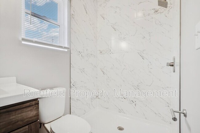 Building Photo - 2015 E Maryland St