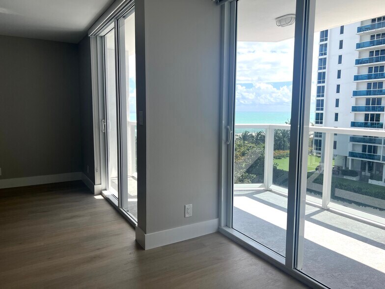 Building Photo - 2401 Collins Ave