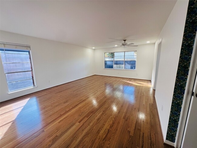 Building Photo - 5511 Willowbend Blvd