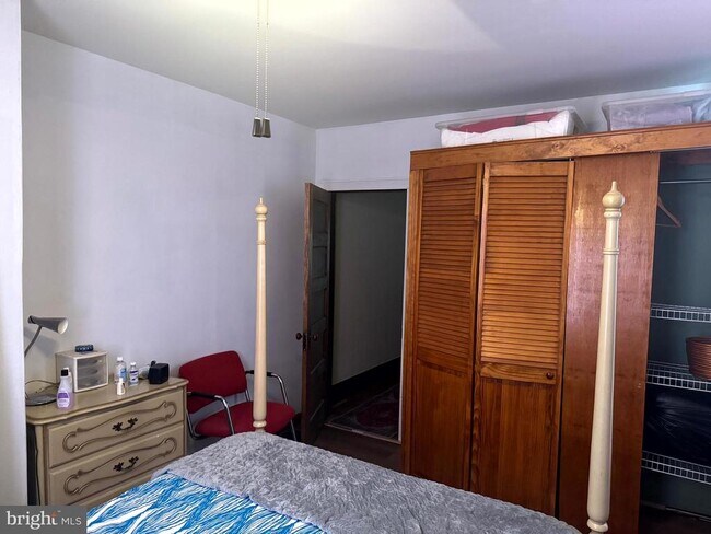 Building Photo - 5707 Lansdowne Ave