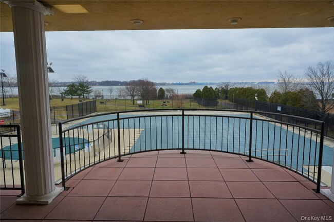 Building Photo - 102 Cove Ct