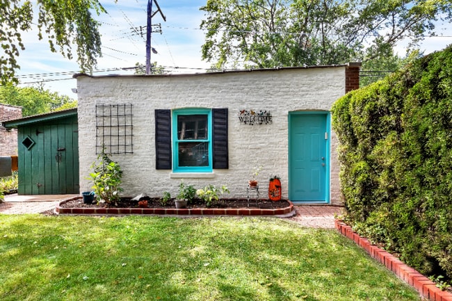 Building Photo - 5658 N Campbell Ave
