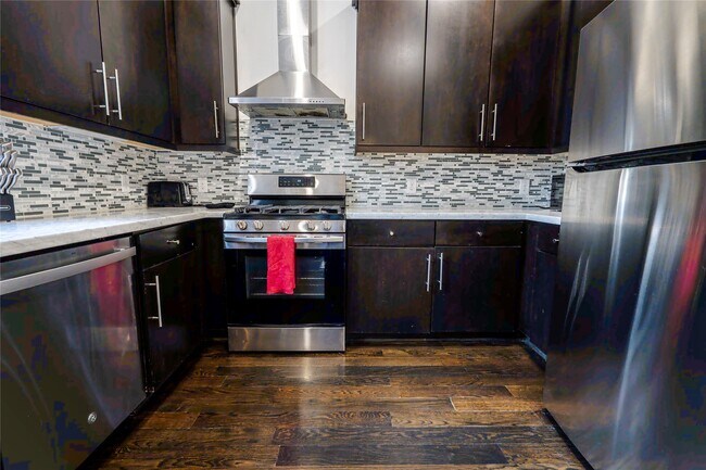 Building Photo - 1205 Summer St