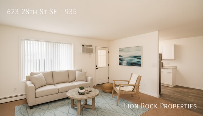 Building Photo - 623 28th St SE